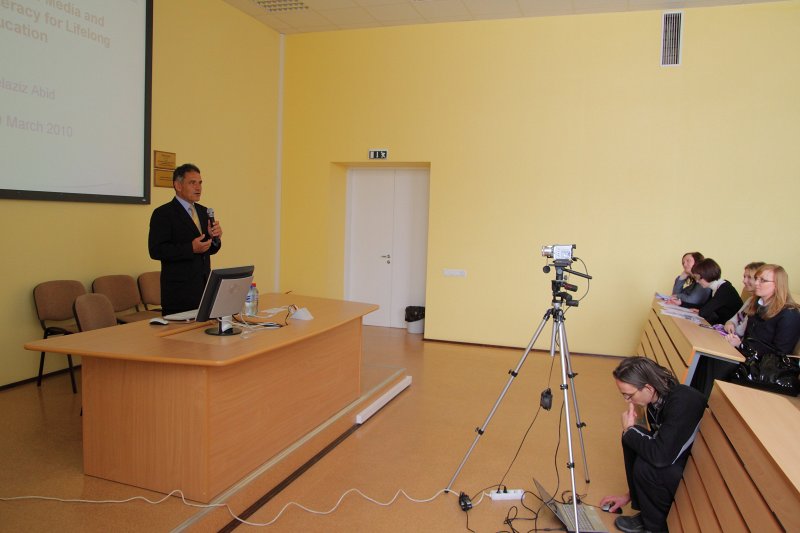 UNESCO konsultants Abdelazizs Abids (Abdelaziz Abid) viesojas Latvijas Universitātes Sociālo zinātņu fakultātē, lai nolasītu lekciju 'Mediju un informācijas lietotprasme'. null