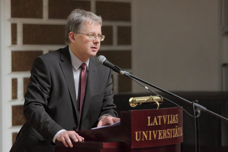 Informācijas dienas Latvijas Universitātē. Fizikas un matemātikas fakultātes dekāns Leonīds Buligins.