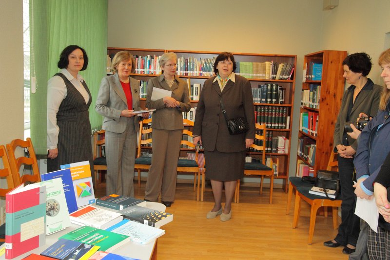 Vācijas akadēmisko un pētniecības iestāžu dāvinājuma prezentācija Latvijas Universitātes Bibliotēkas Humanitāro zinātņu bibliotēkā. null