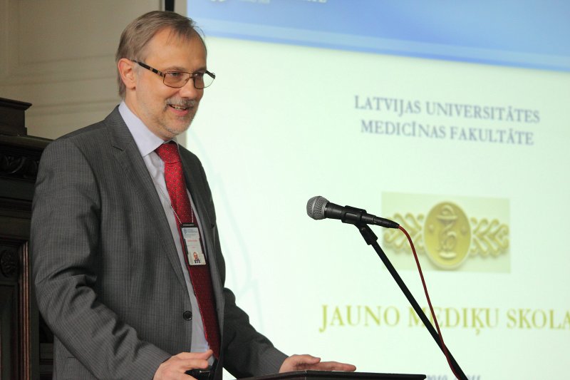 Latvijas Universitātes Medicīnas fakultātes 'Jauno mediķu skolas' (JMS) atklāšana. LU rektors prof. Mārcis Auziņš.