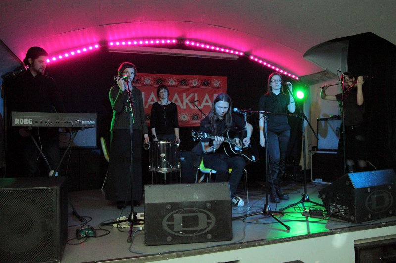 Latvijas Universitātes jauno mūzikas grupu konkursa fināls klubā Nabaklab. Pirmās vietas ieguvēji grupa 'Ēnu kaleidoskops'.