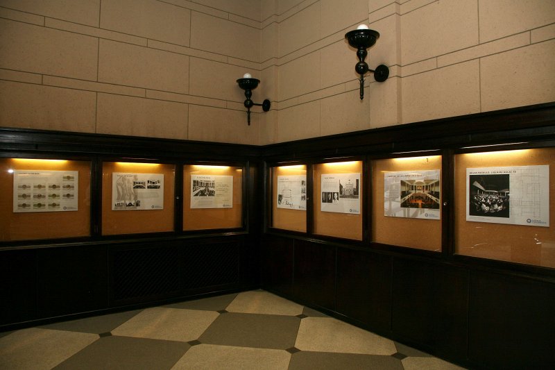 Latvijas Universitātes Lielajai aulai veltīta programma 'Muzeju nakts' ietvaros. Fotoizstāde 'Aulas pasaule'.