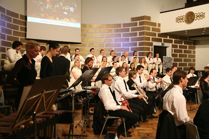 Latvijas Universitātes Lielajai aulai veltīta programma 'Muzeju nakts' ietvaros. LU jauktais koris 'DeCoro' un LU Pūtēju orķestris.