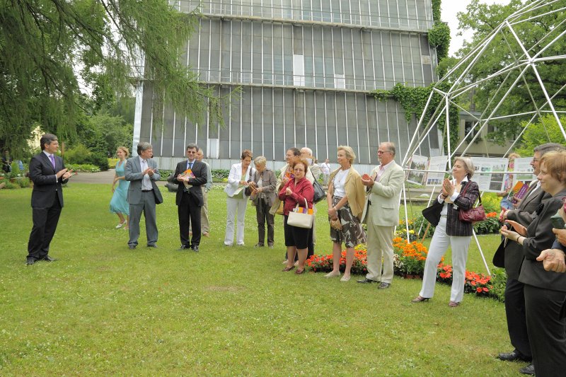 Ārvalstu vēstnieku un LU mecenātu pieņemšana pie LU rektora Latvijas Universitātes Botāniskajā dārzā. null
