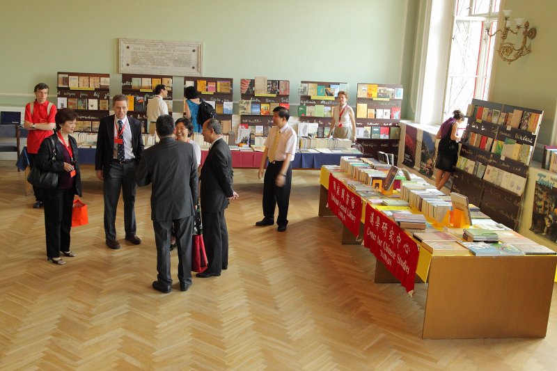 Latvijas Universitātes Austrumāzijas pētniecības centrs 
saņem Taivānas Nacionālās centrālās bibliotēkas Sinoloģijas centra dāvinājumu - 676 grāmatas un DVD. null