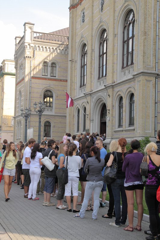 Pieteikumu iesniegšana pamatstudijām Latvijas Universitātē (LU). null