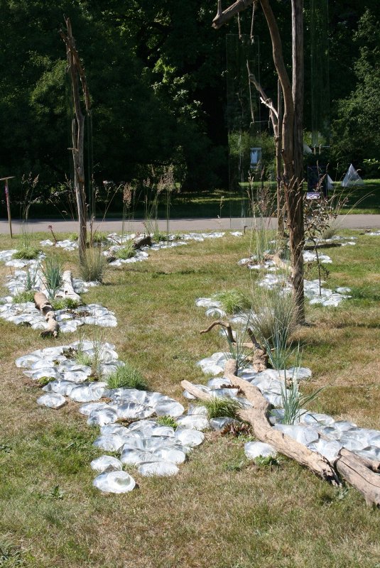 Dārza dizaina konkursa 'Tējas laiks' žūrijas augstāk novērtētie darbi Latvijas Universitātes Botāniskajā dārzā. null