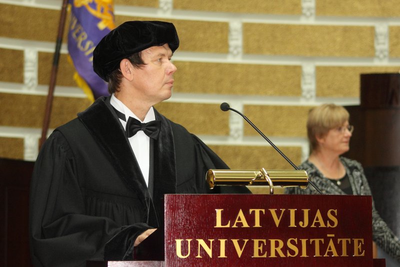 Latvijas Universitātes 90. gadadienai veltīta svinīgā LU Senāta sēde. LU Senāta priekšsēdētājs prof. Māris Kļaviņš.