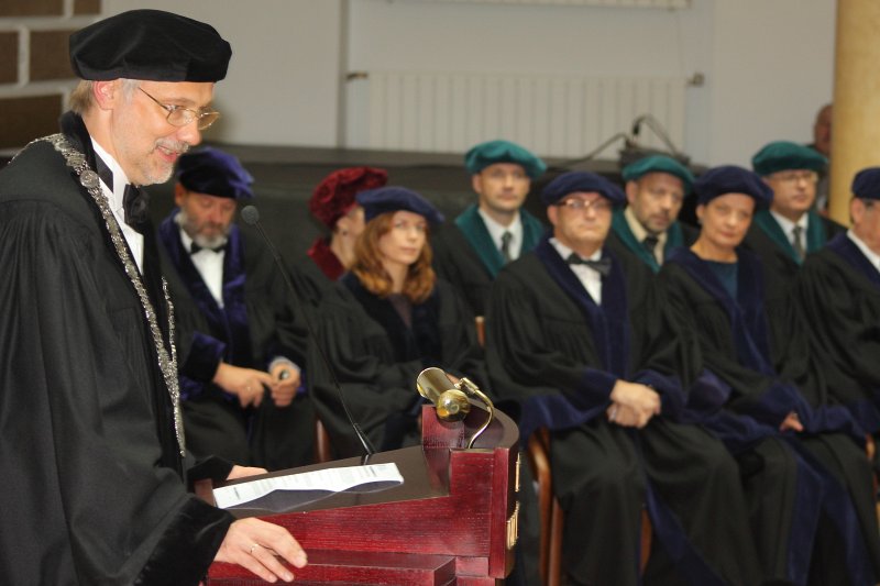 Latvijas Universitātes 90. gadadienai veltīta svinīgā LU Senāta sēde. LU rektors prof. Mārcis Auziņš.