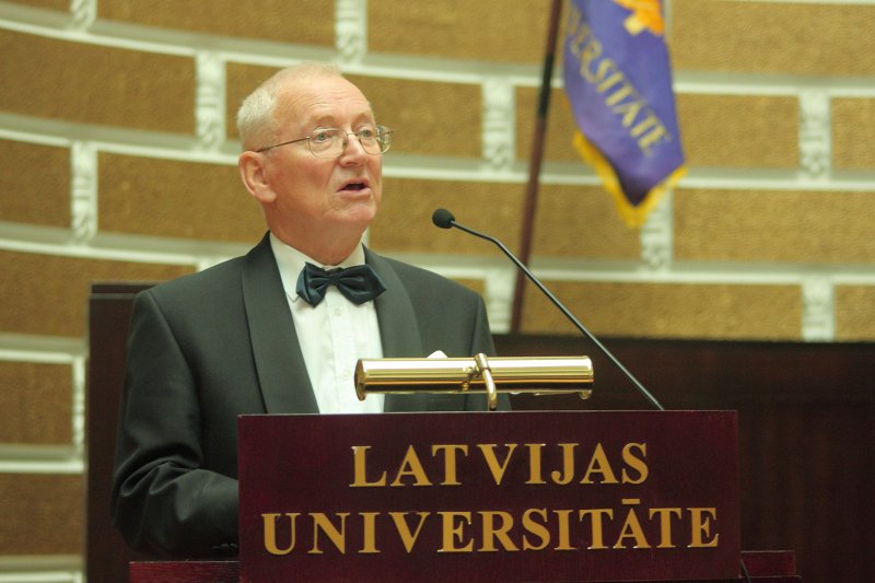 Latvijas Universitātes 91. gadadienai veltīta svinīgā LU Senāta sēde. LU Goda doktors, Adelaides Universitātes profesors Jānis Priedkalns.