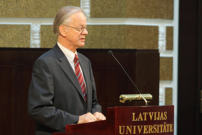 Latvijas Universitātes doktoru promocijas ceremonija. Latvijas Zinātņu akadēmijas prezidents prof. Juris Ekmanis.