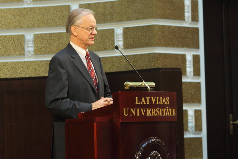 Latvijas Universitātes doktoru promocijas ceremonija. Latvijas Zinātņu akadēmijas prezidents prof. Juris Ekmanis.