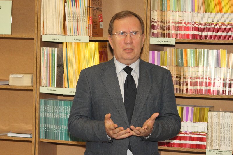 Latvijas Universitātes Bibliotēkas Vēstures un filozofijas zinātņu bibliotēkas atklāšana. LU VFF profesors Ilgvars Misāns.