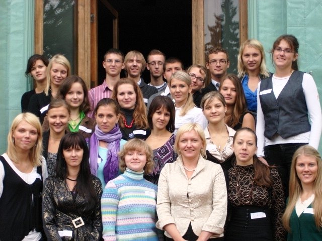 Latvijas Universitātes Fonda stipendiju programmas 'Ceļamaize 2010 un M.M.V.Petkevičs' stipendiātu līgumu slēgšana A. un K. Morbergu vasarnīcā Jūrmalā. null
