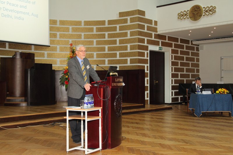 Starptautiska konference 'Izglītība ilgtspējīgai attīstībai kā izaicinājums augstskolu izglītības sistēmas reformai' 
('Education for Sustainable Development as Challenge for University Education Reform'). Carl Lindberg, ANO dekādes 'izglītība ilgtspējīgai attīstībai 2005-2014' UNESCO Zviedrijas komisijas loceklis.