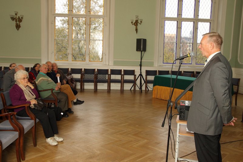 LU Senioru kluba lekcija par demogrāfisko situāciju Latvijā un pasaulē. Lektors - LU Demogrāfijas centra pētnieks Edvīns Vītoliņš.