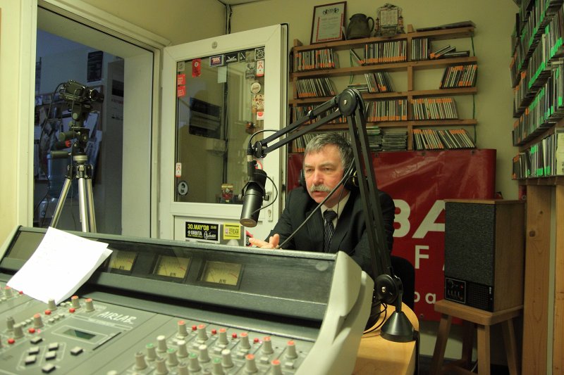 Latvijas Universitātes Radio 'NABA' 8 gadu jubileja radio studijā. LU zinātņu prorektors 'Indriķis Muižnieks'.