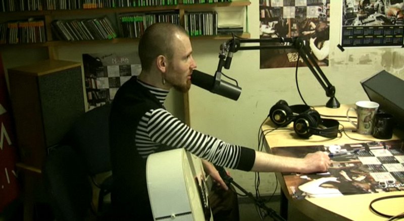 Latvijas Universitātes Radio 'NABA' 10 gadu jubileja radio studijā. Imants Daksis.