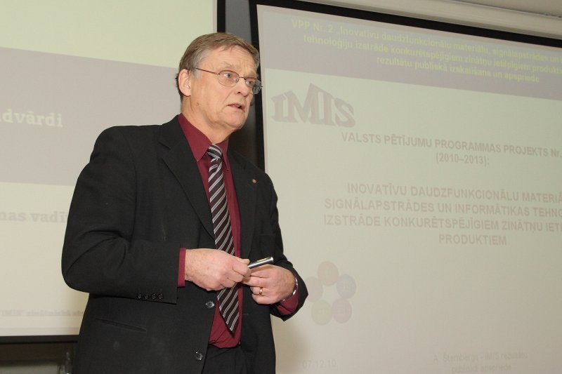 Valsts pētījumu programmas Nr.2 'Inovatīvu daudzfunkcionālu materiālu, signālapstrādes un informātikas tehnoloģiju izstrāde konkurētspējīgiem zinātņu ietilpīgiem produktiem - IMIS' rezultātu (2010.g.31.maijs–31.decembris) publiskā izskatīšana un apspriede. LU Cietvielu fizikas institūta direktors Andris Šternbergs.