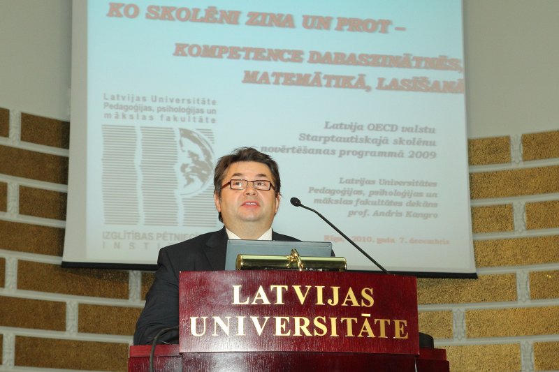 Starptautiska izglītības kvalitātes pētījuma rezultātu prezentācijas pasākums 'Latvijas skolēnu kompetence lasīšanā, matemātikā un dabaszinātnēs starptautiskā salīdzinājumā'. Izglītības un zinātnes ministrijas pārstāvja uzruna.