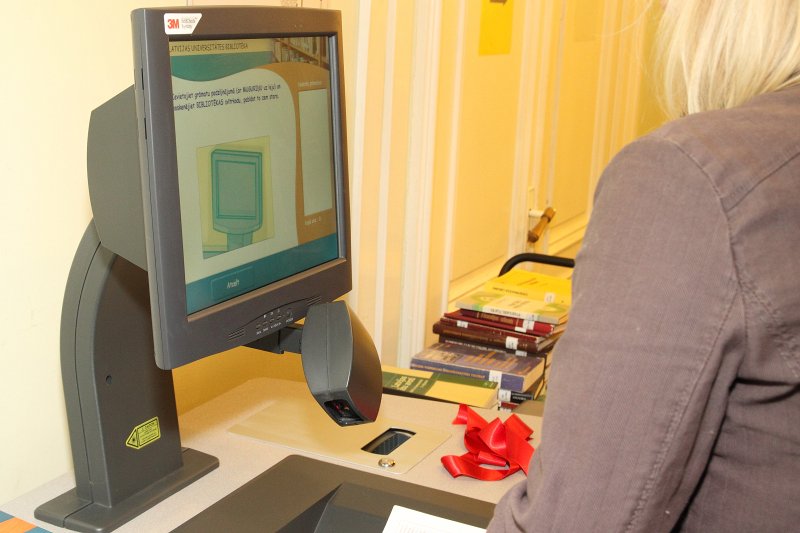 Grāmatu izsniegšanas - nodošanas pašapkalpošanās iekārtas, 
klusās lasītavas un izstādes 'Latvijas Programmētāju dienu vēsture no 1986.gada līdz mūsdienām' atklāšana
LU Daudznozaru bibliotēkā. null