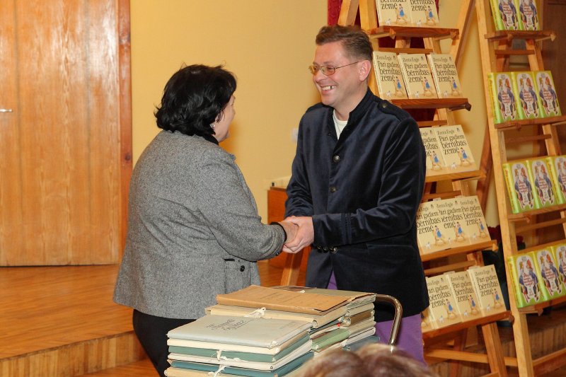 Zentas Ērgles piemiņas izstādes 'Pāri gadiem cauri dzīvei' un grāmatu atvēršanas svētki Latvijas Universitātes Akadēmiskajā bibliotēkā. null