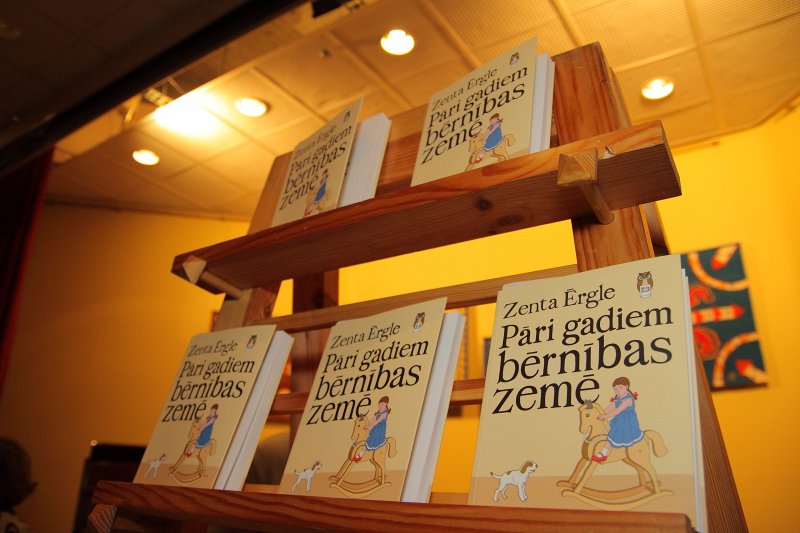 Zentas Ērgles piemiņas izstādes 'Pāri gadiem cauri dzīvei' un grāmatu atvēršanas svētki Latvijas Universitātes Akadēmiskajā bibliotēkā. null