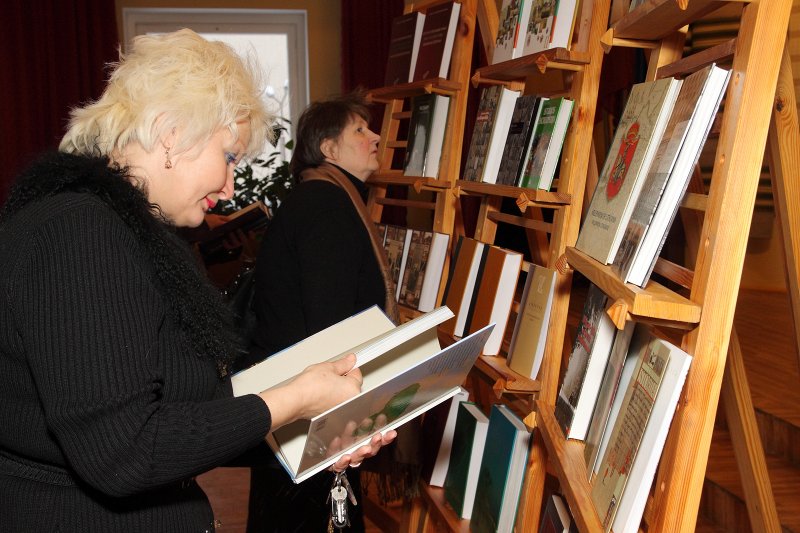 Lietuvas vēstniecības grāmatu dāvinājuma nodošana Latvijas Universitātes Akadēmiskajai bibliotēkai. null