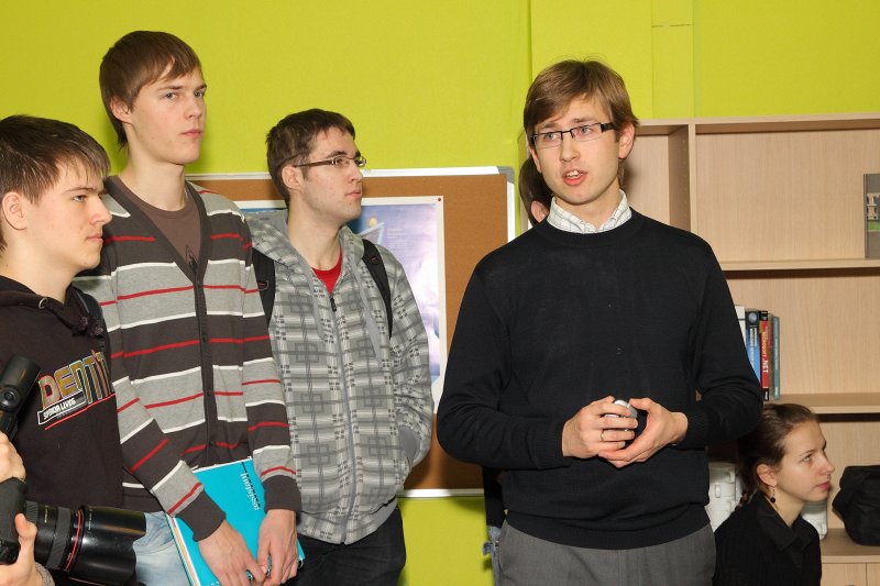 Latvijas Universitātes Datorikas fakultātē tiek atklāta jauna mācību un atpūtas telpa studentiem, 
kuru sadarbībā ar LU Fondu un Microsoft atbalstu izveidojuši paši studenti. Microsoft Izglītības tehnoloģiju speciālists Baltijā Mihails Ivanovs (pa labi).