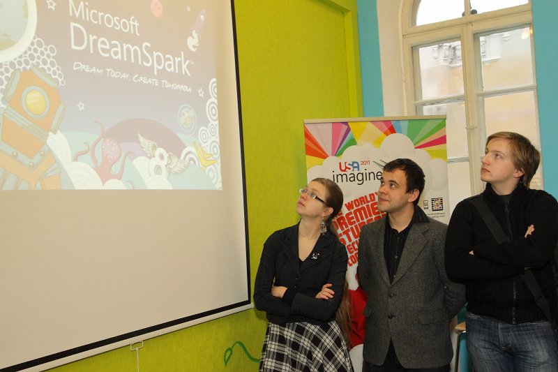 Latvijas Universitātes Datorikas fakultātē tiek atklāta jauna mācību un atpūtas telpa studentiem, 
kuru sadarbībā ar LU Fondu un Microsoft atbalstu izveidojuši paši studenti. null
