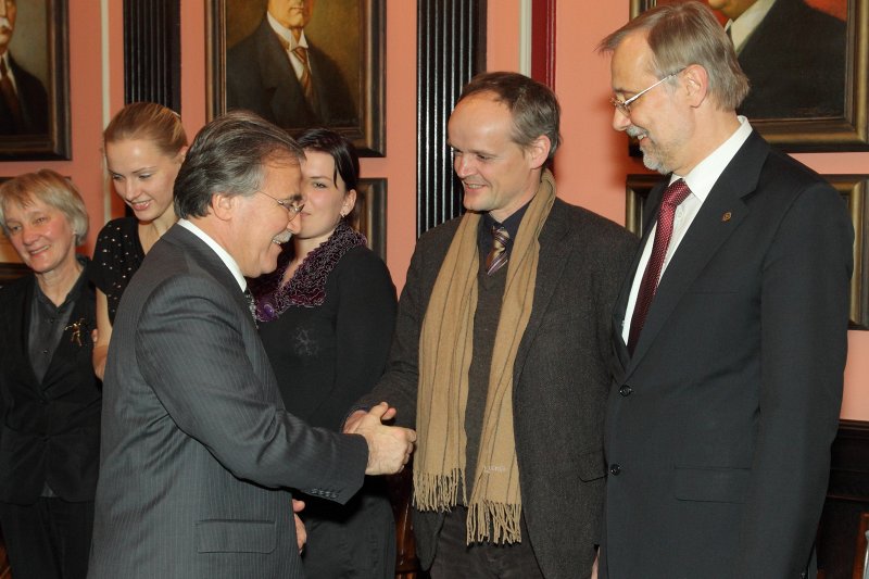 Turcijas Republikas parlamenta priekšsēdētājs Mehmets Ali Sahins (Mehmet Ali Sahin) tiekas ar Latvijas Universitātes rektoru, mācībspēkiem un studentiem. null