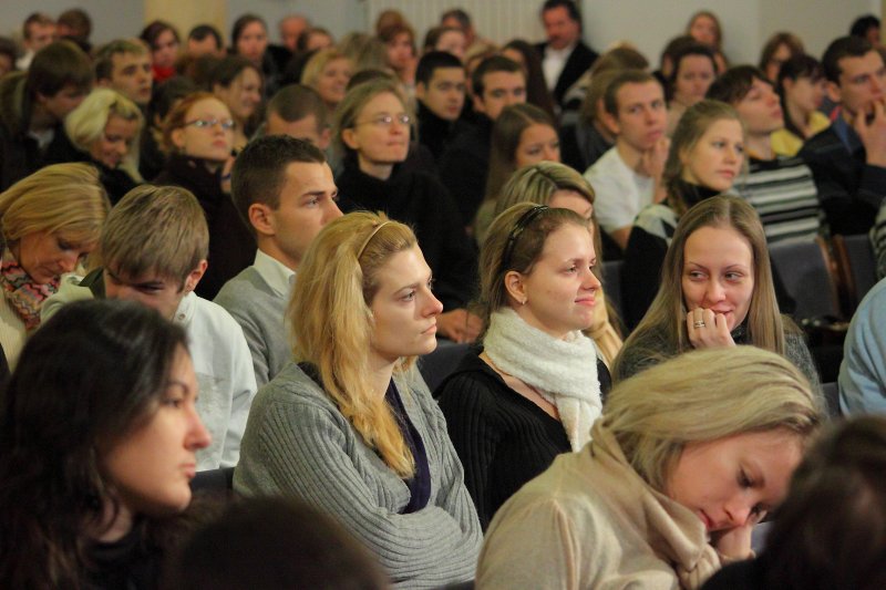 Pasaulē pazīstamās pētnieces un zaļās ekonomikas ekspertes Ketrīnas Ričardsones lekcija 
'Zaļā izaugsme – veiksmes atslēga ekonomikas atveseļošanai globālo dabas resursu trūkuma laikmetā: jaunā Dānijas enerģētikas stratēģija'. Lekcija notiek Valsts prezidenta lekciju cikla 'Pasaules līderu lasījumi' ietvaros.
  