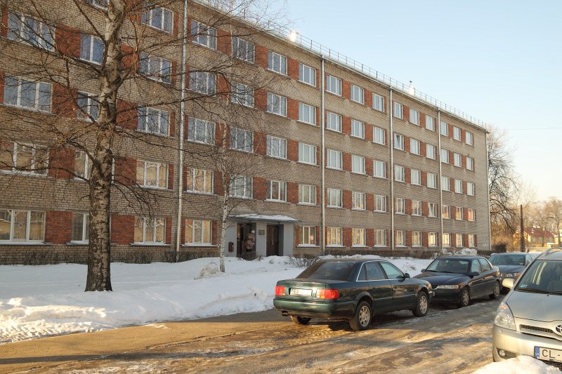 Jauno Latvijas Universitātes Medicīnas fakultātes Sociālās pediatrijas centra telpu atklāšana (Burtnieku ielā 1). Ēka Burtnieku ielā 1, kur atrodas arī Latvijas Universitātes dienesta viesnīca.