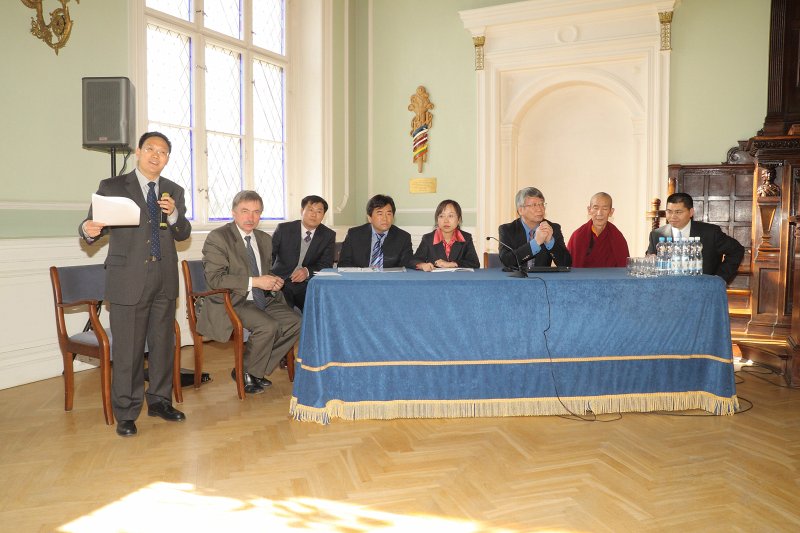 Ķīnas Tautas Republikas delegācijas vizīte Latvijas Universitātē. null
