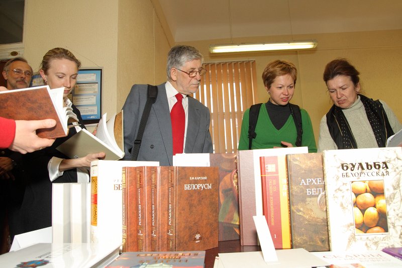 Baltkrievijas izdevniecību grāmatu izstādes atklāšana LU Bibliotēkā. null