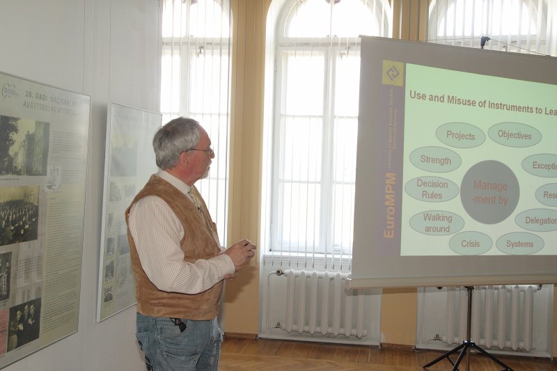 Konference 'Biznesa un sabiedrības attīstības vadības aktualitātes – 2011'. Peter J. A. Reusch, University of Applied Sciences and Arts, Dortmund (Vācija).