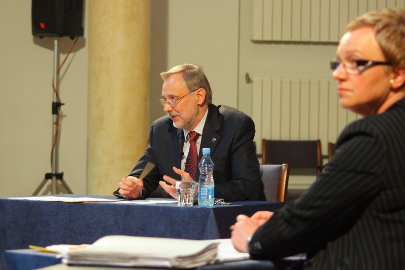 Latvijas Universitātes rektora amata kandidātu debates. No kreisās:
LU rektors prof. Mārcis Auziņš; 
prof. Inta Brikše.
