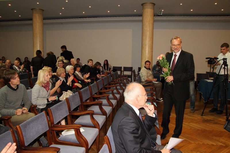 Latvijas Universitātes (LU) Satversmes sapulce, LU rektora vēlēšanas. Par LU rektoru atkārtoti ievēlēts prof. Mārcis Auziņš.