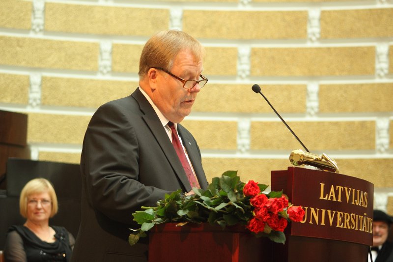 Latvijas Universitātes 92. gadadienai veltīta LU Senāta svinīgā sēde. Austrumsomijas Universitātes profesors Juhani Laurinkari.