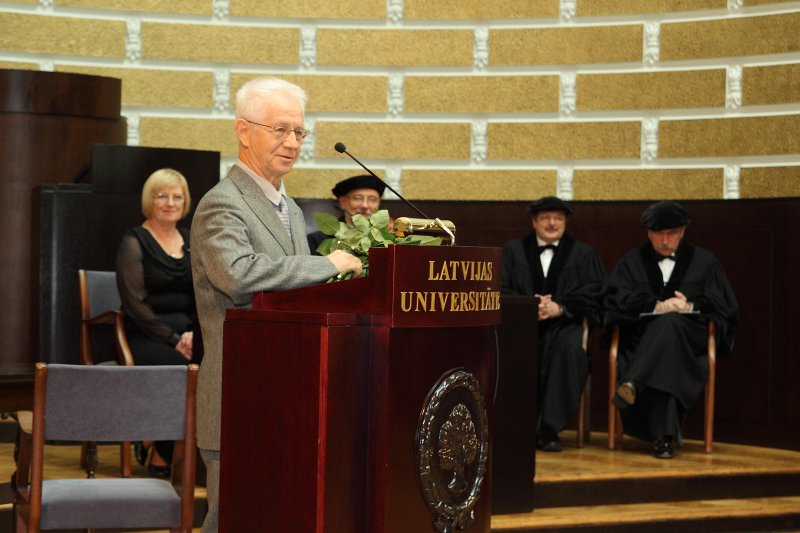 Latvijas Universitātes 92. gadadienai veltīta LU Senāta svinīgā sēde. Emeritētā profesora Jurija Kuzmina uzruna.