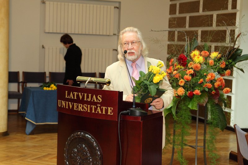 Latvijas Universitātes 92. gadadienai veltīta LU Senāta svinīgā sēde. Emeritētā profesora Viestura vecgrāvja uzruna.
