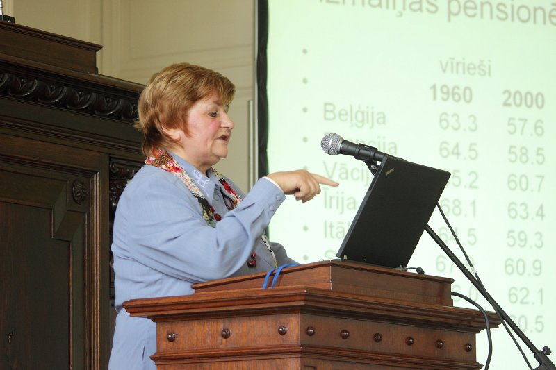 LU Senioru kluba lekcija un diskusija par pensiju 2. un 3. līmeņa darbības principiem. Asoc. prof. Feliciana Rajevska.