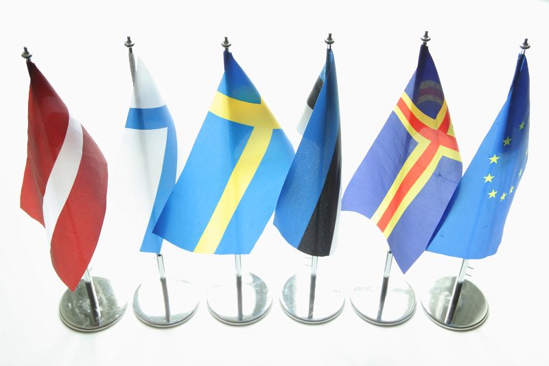 Dažādu valstu karogi. null