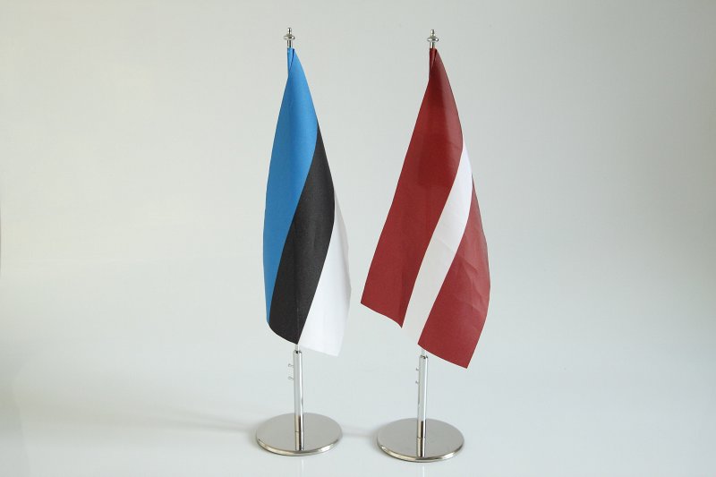 Igaunijas un Latvijas karogi. null