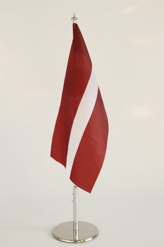 Latvijas karogs. null