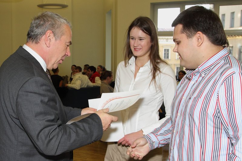 Stipendijas 'Gudrības banka' pasniegšana Latvijas Universitātes 
Ekonomikas un vadības fakultātes studentiem. null