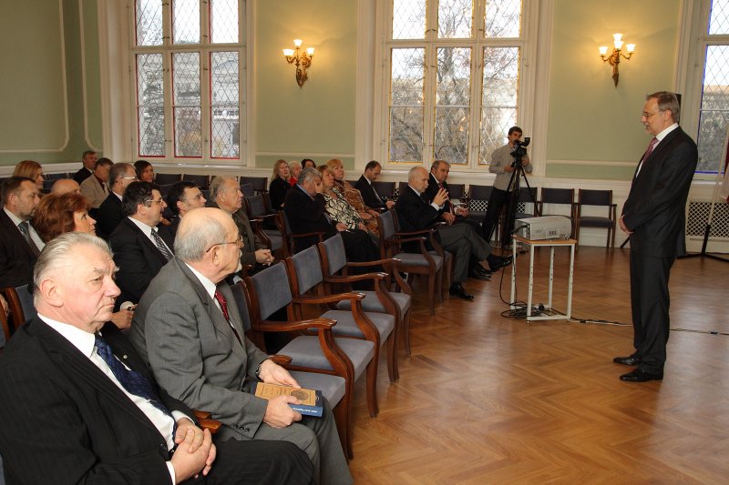 Svinīgā sanāksme par godu Latvijas Republikas proklamēšanas gadadienai. LU rektora profesora Mārča Auziņa uzruna.