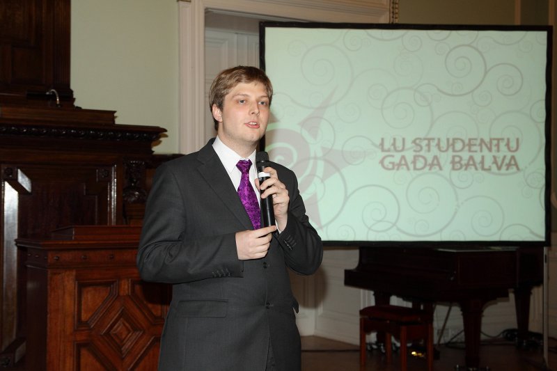 LU Studentu Gada balvas 2011 pasniegšanas ceremonija. Latvijas Universitātes Studentu padomes priekšsēdētājs Mārtiņš Līdaks.