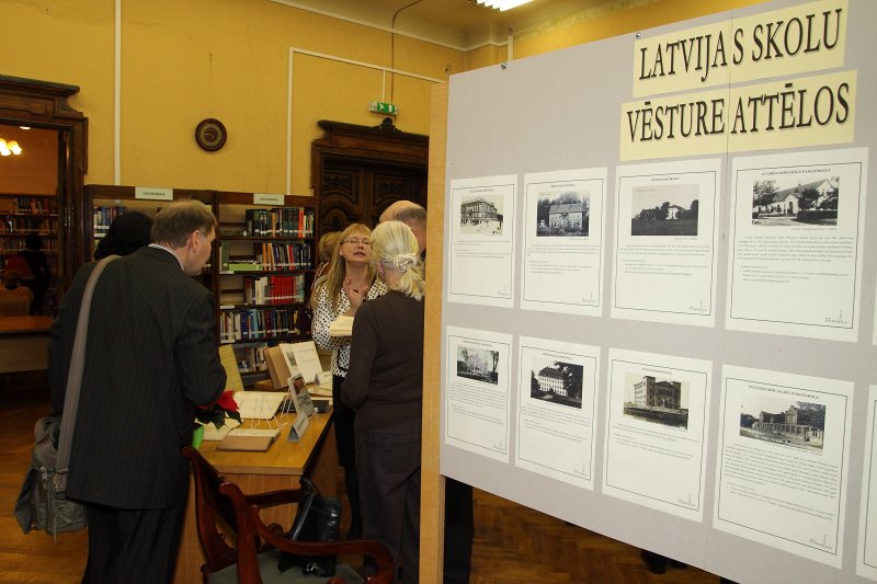 Izstādes 'Skolu vēsture Latvijā' atklāšana Latvijas Universitātes Bibliotēkas Centrālajā bibliotēkā. null