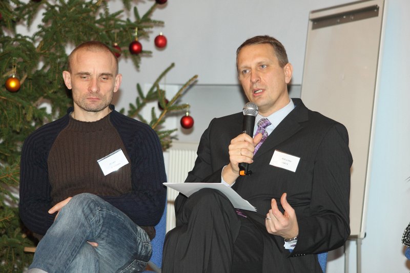Publiskās debates Nacionālās elektronisko plašsaziņas līdzekļu padomes (NEPLP) kandidātiem 
Latvijas Universitātes Sociālo zinātņu fakultātē. No kreisās: Ivars Zviedris; 
Rolands Tjarve.